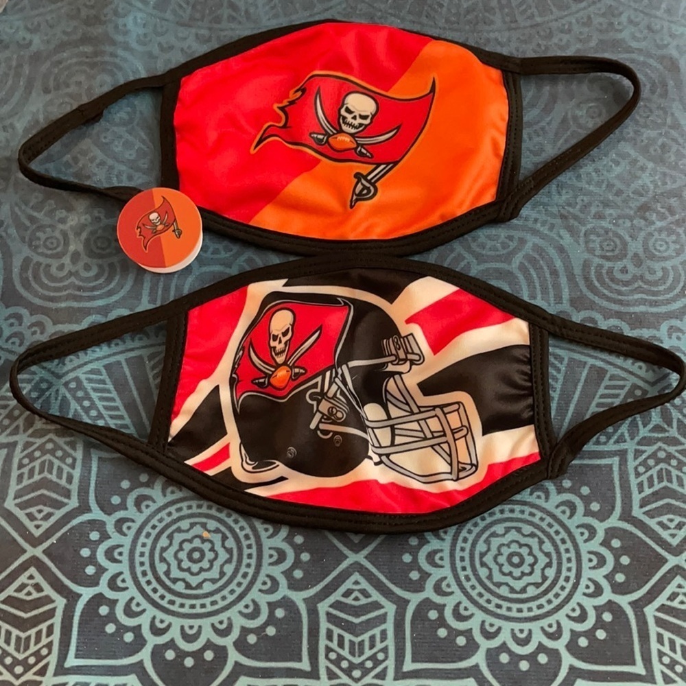 6/$20 New Tampa Bay face masks and pop socket
